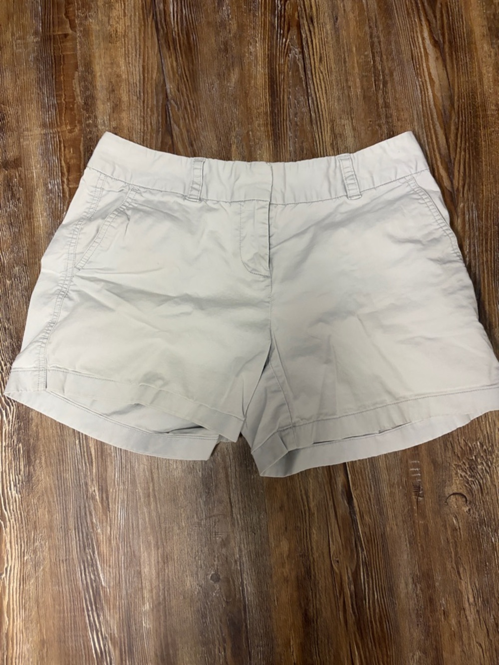 Vineyard Vines Women’s Light Khaki Bermuda Shorts